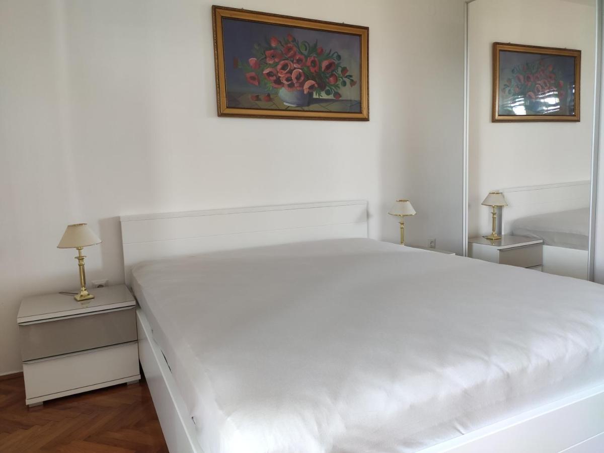 Appartement 2 Minutes To The Ev Station Available *