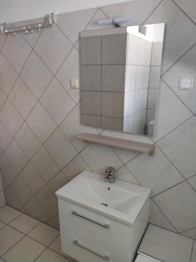 Appartement 2 Minutes To The Ev Station Available *